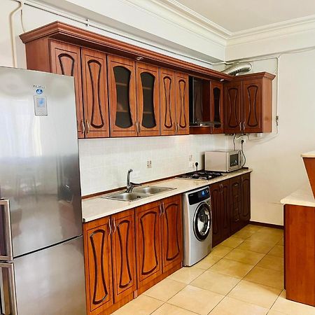 Republic Square Apartment Jerevan Eksteriør billede
