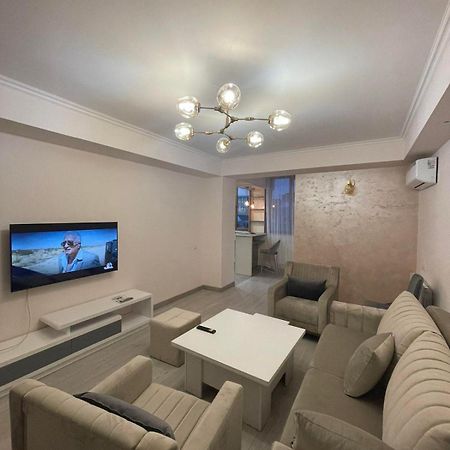 Republic Square Apartment Jerevan Eksteriør billede