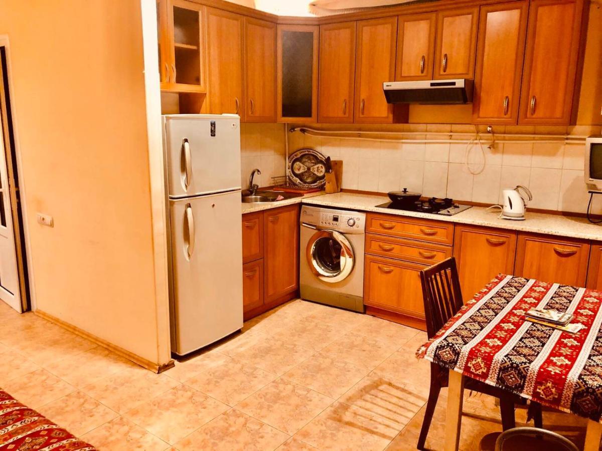 Republic Square Apartment Jerevan Eksteriør billede