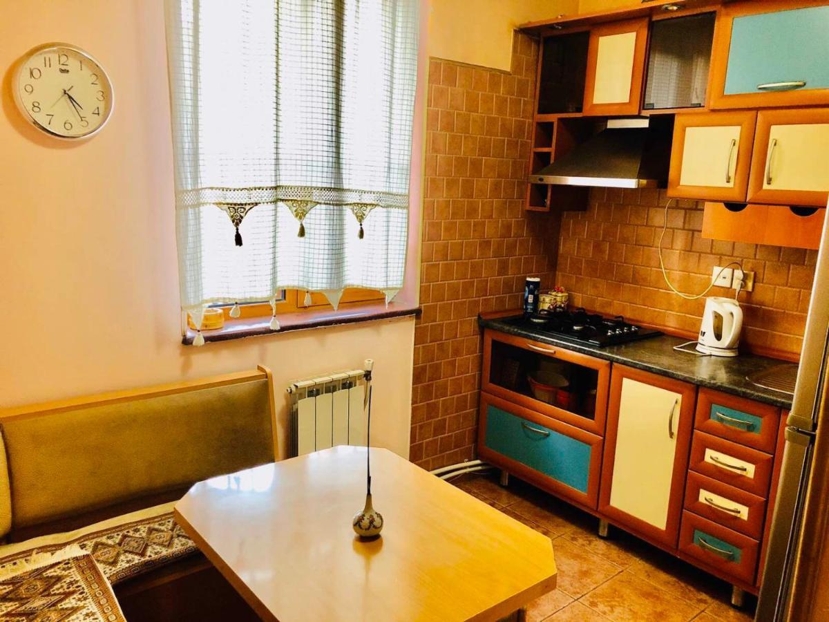 Republic Square Apartment Jerevan Eksteriør billede