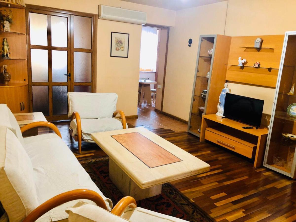 Republic Square Apartment Jerevan Eksteriør billede